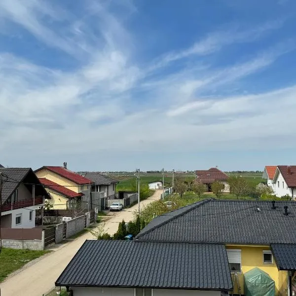 Belgrade Airport single bed，位于Surčin的酒店