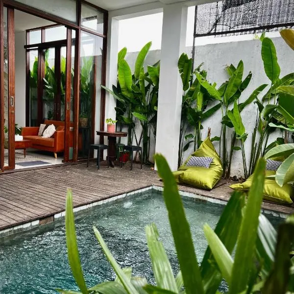Cozy 2BR Private Pool Villa Near Beach and Airport，位于金巴兰的酒店