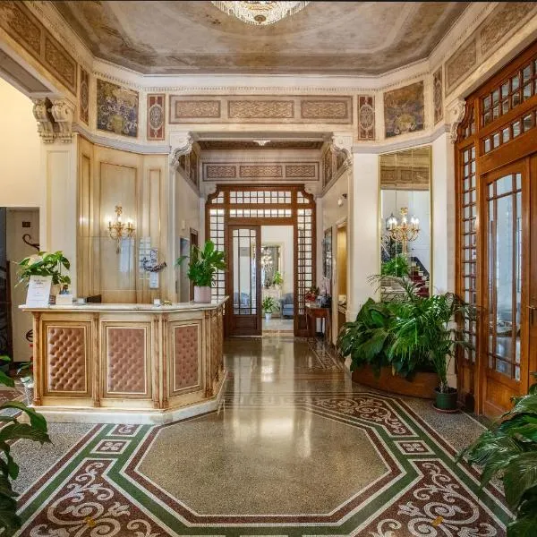 Hotel Villa Elena，位于瓦拉泽的酒店