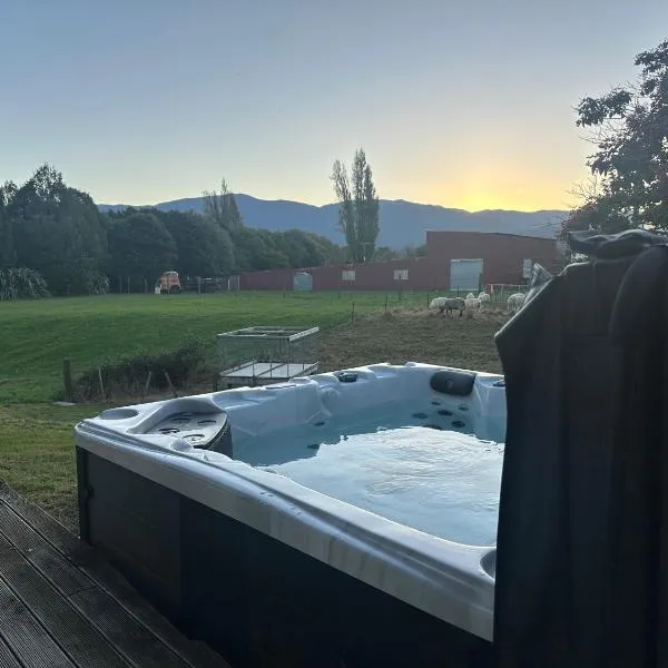 Town location, rural stay，位于塔卡卡的酒店