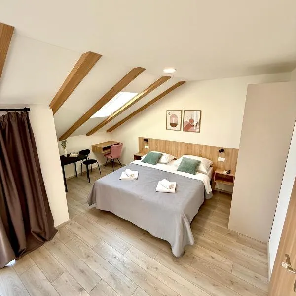 Cloud9 Airport Rooms，位于Močići的酒店