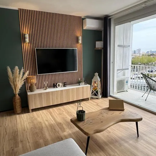 Marina View Empuriabrava - Appartement sud-ouest au canal avec terrasse，位于艾姆布里亚布拉瓦的酒店