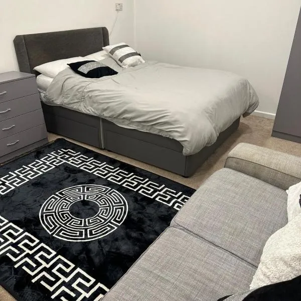 COZY DOUBLE Bedroom STUDIO With WIFI & PARKING Waltham Cross，位于切森特的酒店