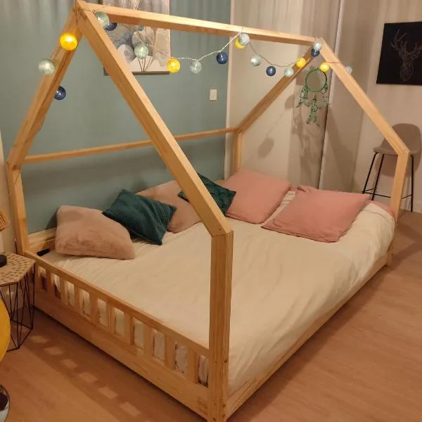 Au coeur de la vieille ville, Chambre privée indépendante，位于索米耶尔的酒店