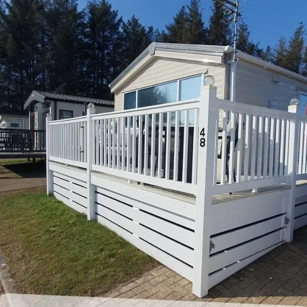 Pine Ridge Retreat With FREE GOLF and Air Conditioning，位于莫珀斯的酒店