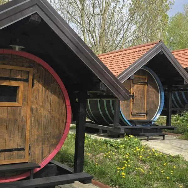 Barrels by the Lake，位于Priles的酒店