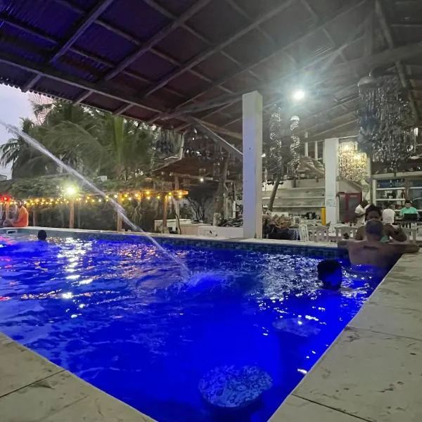 Hotel Playa Tiburón，位于Coveñitas的酒店