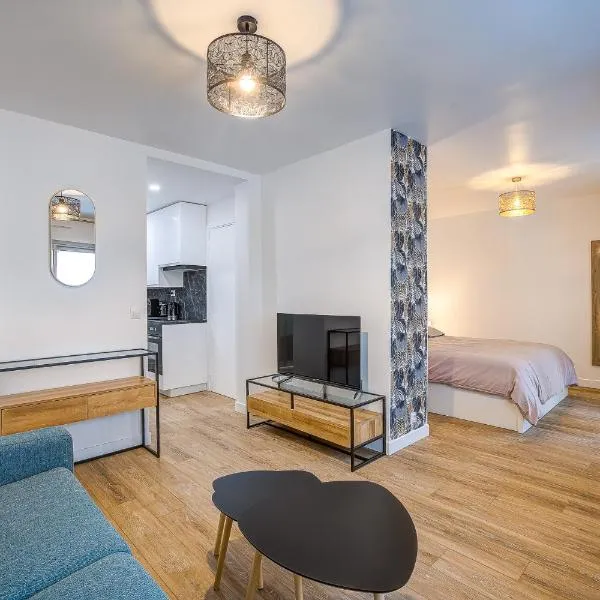 Antibes proche de la plage ,Appartement lumineux et climatisé，位于昂蒂布的酒店