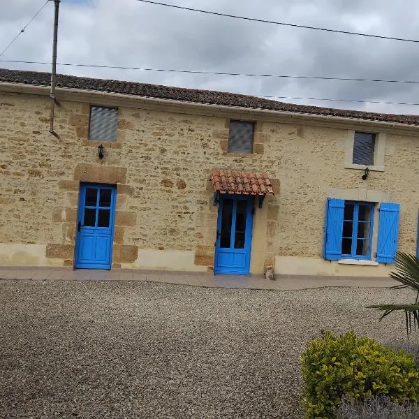 Bienvenue au gite papillon，位于Sainte-Verge的酒店