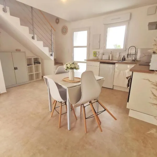 Magnifique duplex neuf parking et terrasse，位于多勒的酒店