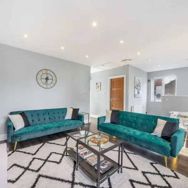 Luxury Tottenham Stadium Retreat - 2 minute walk to stadium，位于伦敦的酒店