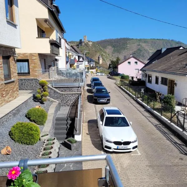 Ferienwohnung Burg- und Moselblick，位于科伯恩-贡多夫的酒店