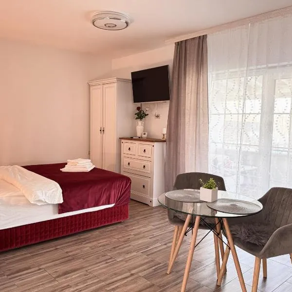 Nearby Lake Romantic Retreat R，位于蒂米什瓦拉的酒店