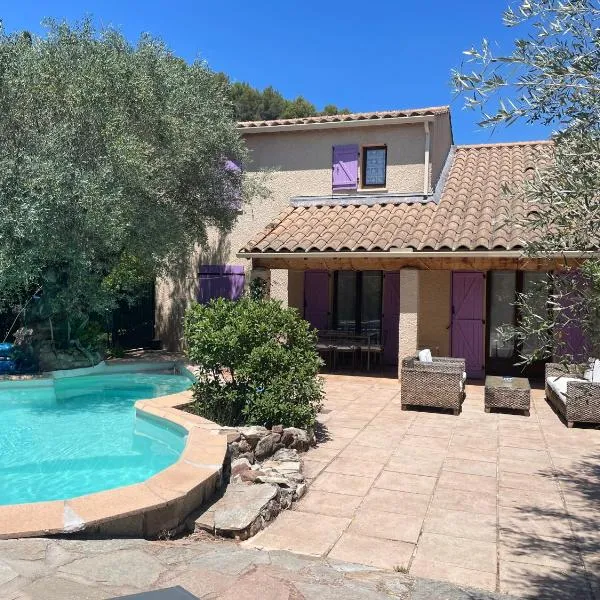 VILLA PROVENCALE AVEC PISCINE et SPA，位于索利耶蓬的酒店
