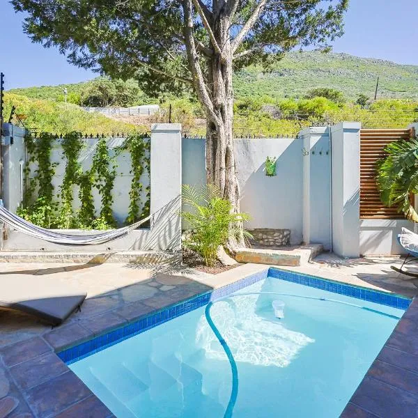 New 4 bdrm Mount Retreat, Hout Bay, Off grid no loadshedding，位于豪特湾的酒店