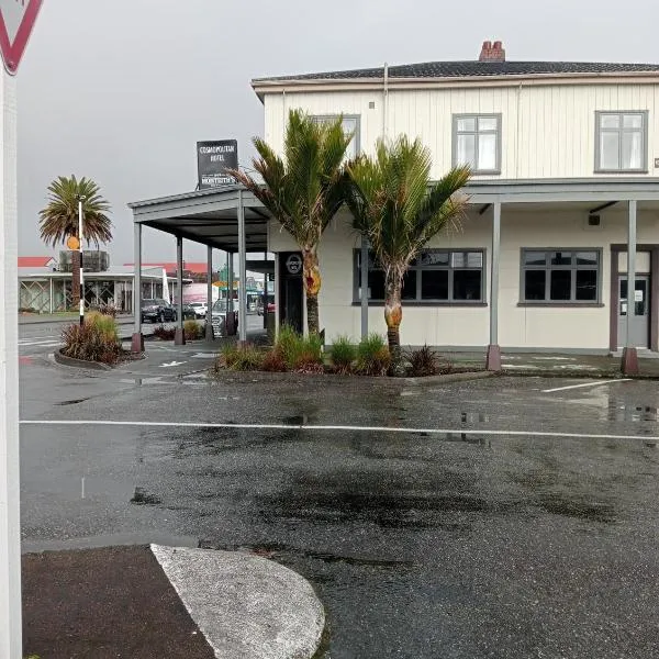 Cosmopolitan Hotel, pub, restaurant and gaming room，位于韦斯特波特的酒店