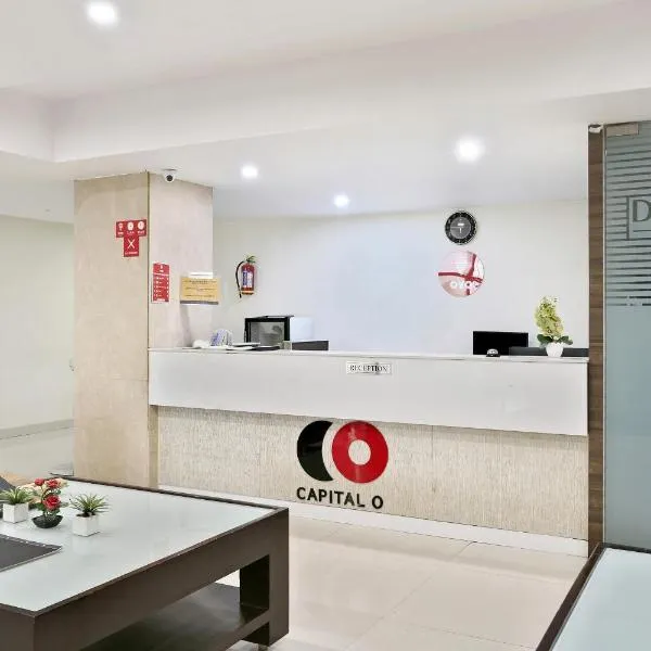Townhouse Halcyon Deccan Inn Near Shilparamam，位于Kondapur的酒店
