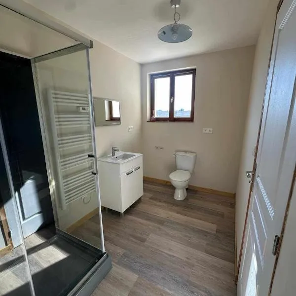 Le Clos de Bourdeilles chambre 1 avec wifi，位于Bourdeilles的酒店