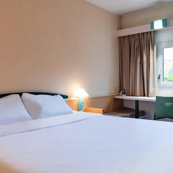 B&B HOTEL Grenoble Université 2，位于日尔的酒店