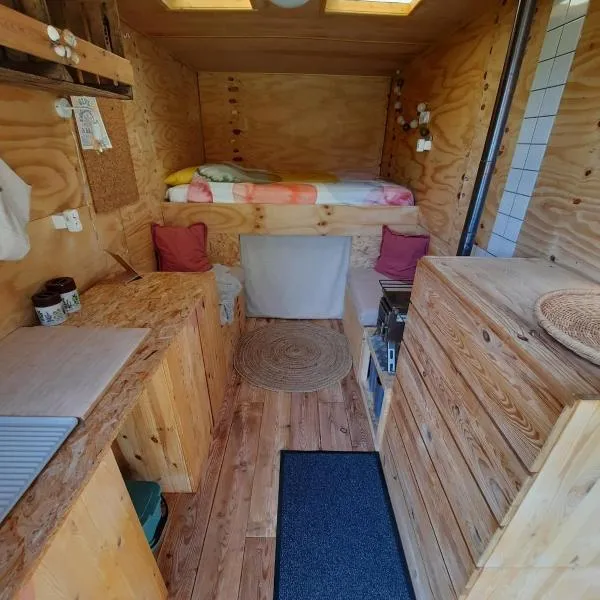 Knus Tiny house La Coume，位于Biert的酒店
