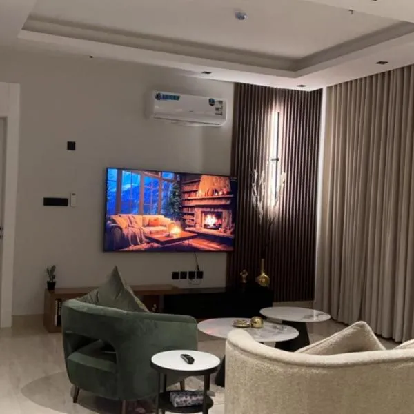 Luxury 3BR Close to Boulevard extra maid room，位于利雅德的酒店