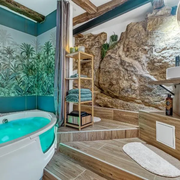 Secret room jacuzzi vieille ville Annecy，位于安锡的酒店
