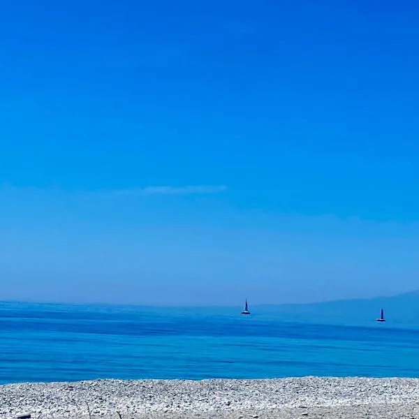 Seafront Apartment, San Lorenzo beach,Reggio Calabria，位于Marina di San Lorenzo的酒店