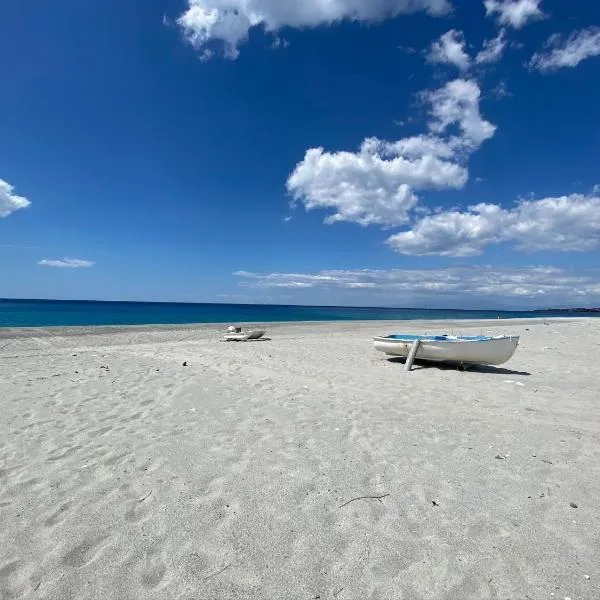 San Lorenzo Beach M，位于Marina di San Lorenzo的酒店