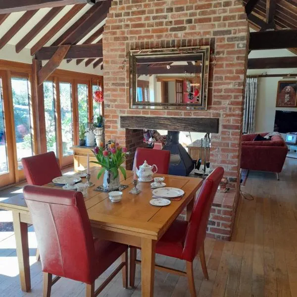 Wisteria Barn，位于哈勒斯登的酒店
