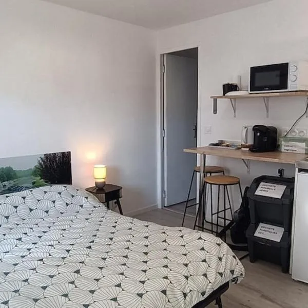 Chambre avec Kitchenette，位于Évran的酒店