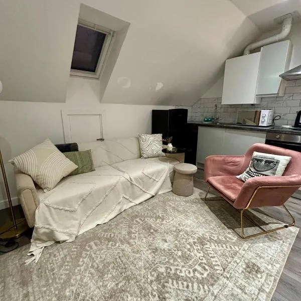 Cosy Hideaway Studio in Walsall，位于Pelsall的酒店
