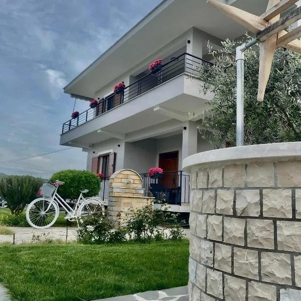 Villa Tabaku，位于培拉特的酒店