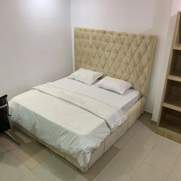 House 26 Apartment and Suites，位于伊凯贾的酒店