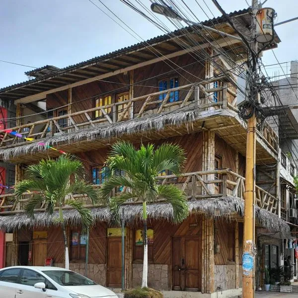 Hostal ElRojo Montañita，位于蒙塔尼塔的酒店