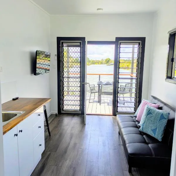 Trinity Islands Holiday Park - Cabin Accommodation，位于Burrum Heads的酒店