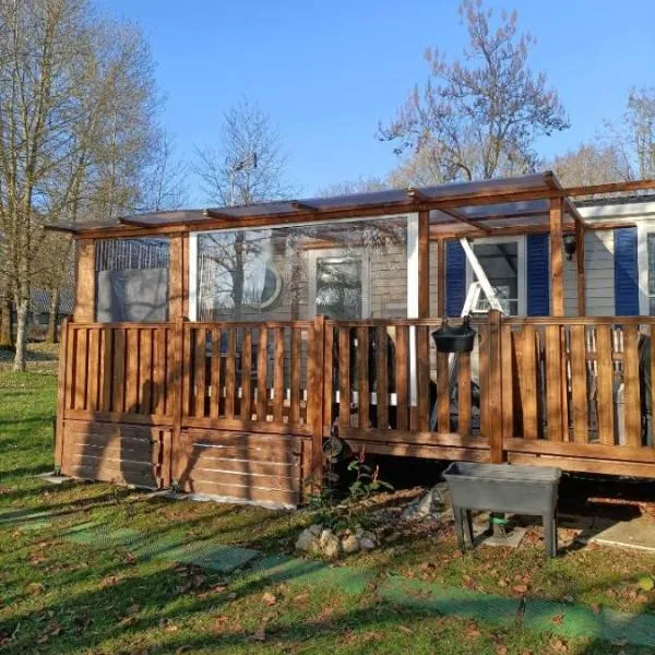 Mobil-home emplacement 1，位于Le Chesne的酒店