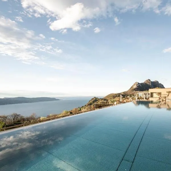Stroblhof Lake Garda Active Family SPA Resort，位于加尔尼亚诺的酒店