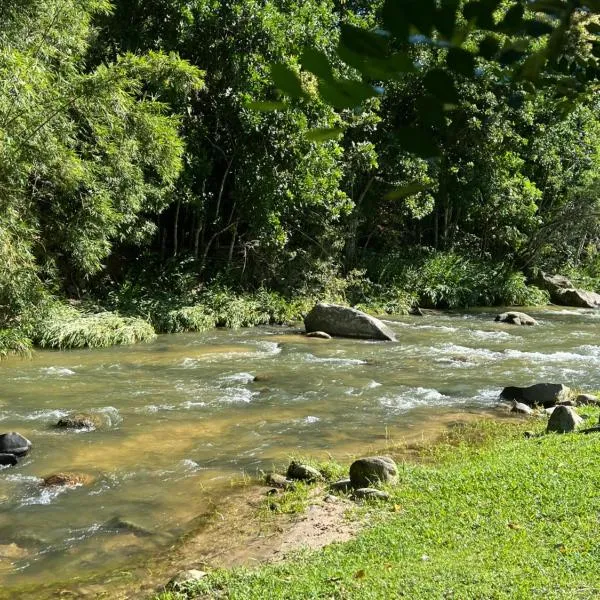 Sana-rio Chalés - Seu conforto na serra!，位于马卡埃的酒店