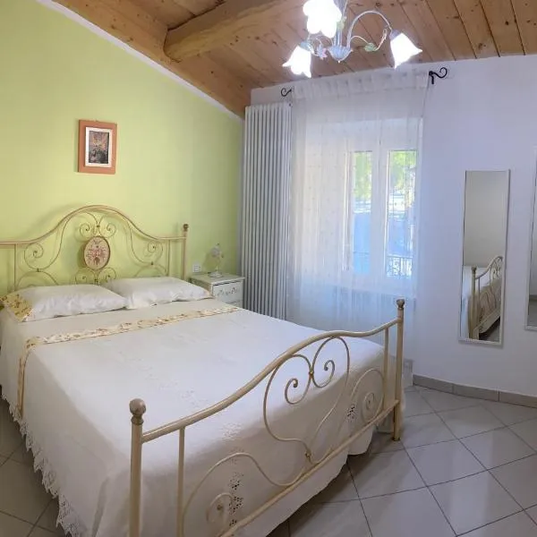 La finestra sul castello，位于Abbadia di Naro的酒店