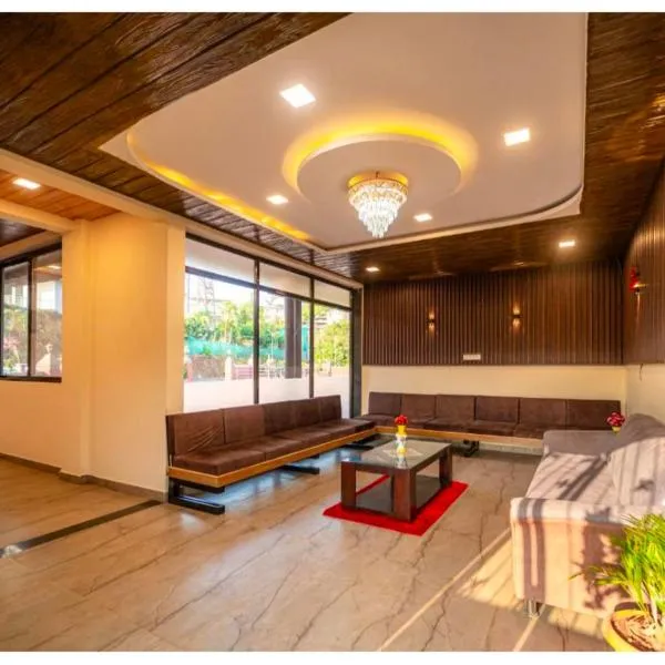 Seven Days Resort，位于马哈巴莱斯赫瓦尔的酒店