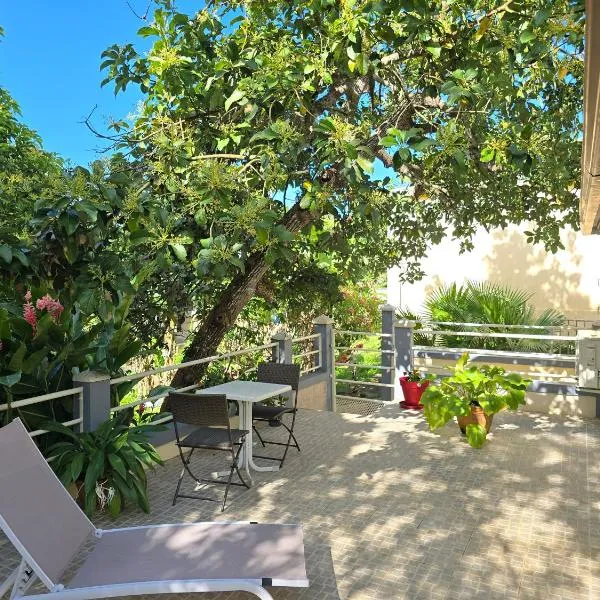 Très Joli T2 à Petit-Bourg，位于珀蒂堡的酒店