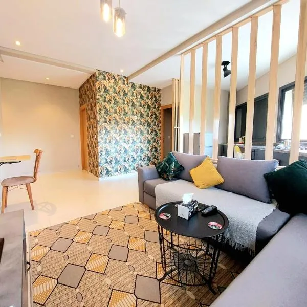 Beautiful apartment next to airport Mohamed V，位于Derroua的酒店