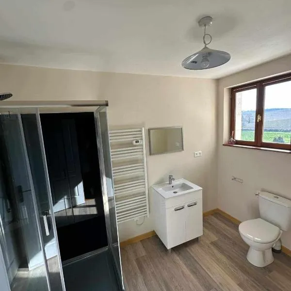Le Clos de Bourdeilles chambre 2 avec wifi，位于Bourdeilles的酒店