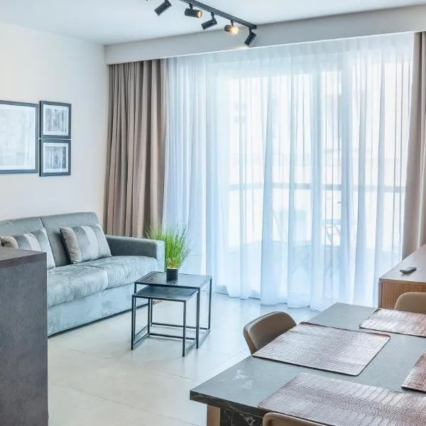 New Stylish Designer Apartment - Exceptional Location，位于圣保罗湾城的酒店