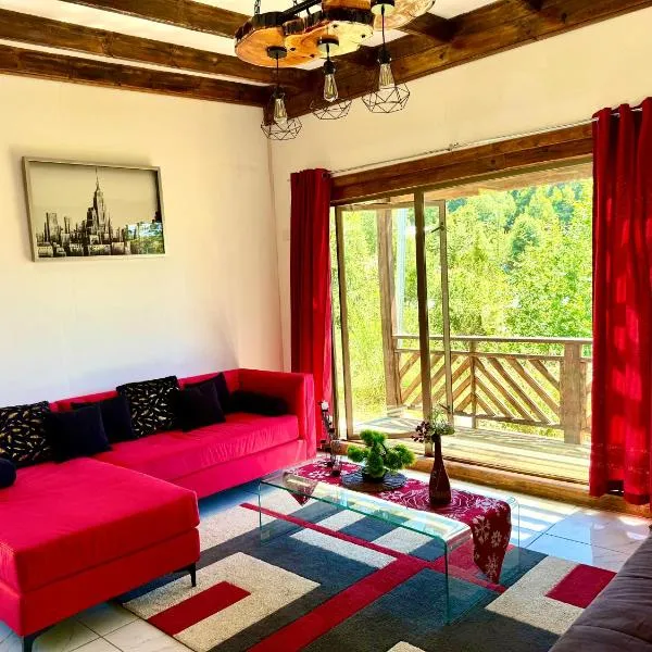 Cabaña nueva con vista al rio N3，位于瓦尔迪维亚的酒店