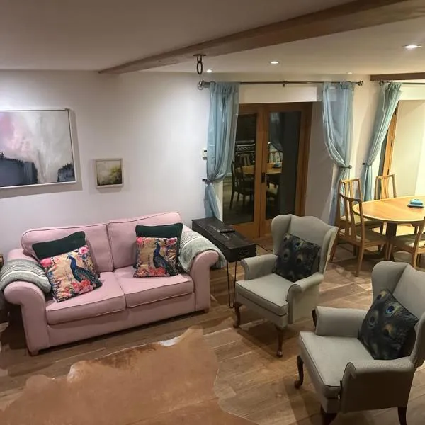 Luxury Three Bedroom Barn Conversion in Devon，位于Hemyock的酒店