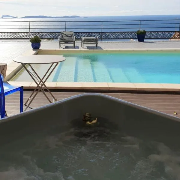 LES SUITES LOVE 2 SPA VUE MER PISCINe，位于马赛的酒店