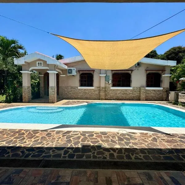 Home with Swimming pool, Wi-FI，位于Ahuachapán的酒店
