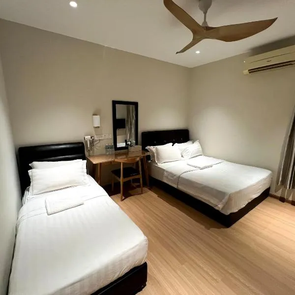 8 mins driving to TC Beach at Holiday Guest House，位于关丹的酒店