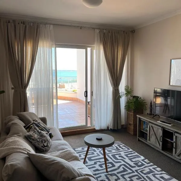 Private 1 Bedroom Apartment in Resort Location Shoal Bay，位于浅滩湾的酒店
